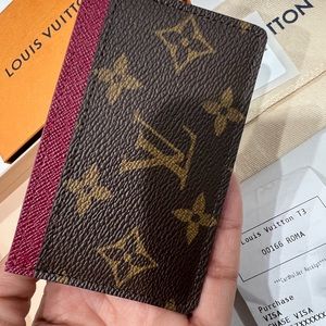 New 2022 Louis Vuitton Fuchsia card holder